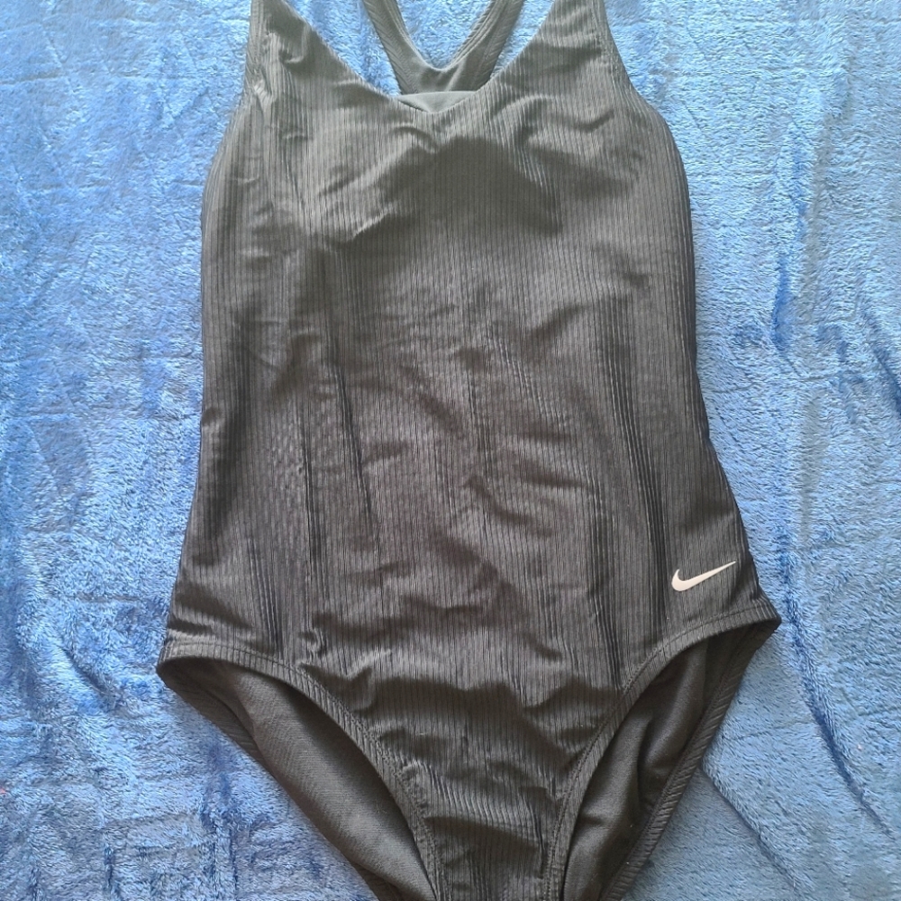 Swimming nike
